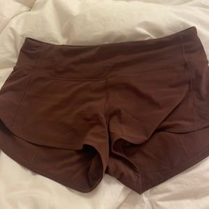 size 4 2.5” inseam brown lululemon speed ups